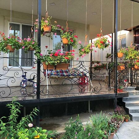 Guest House Tasunia Кутаиси Экстерьер фото