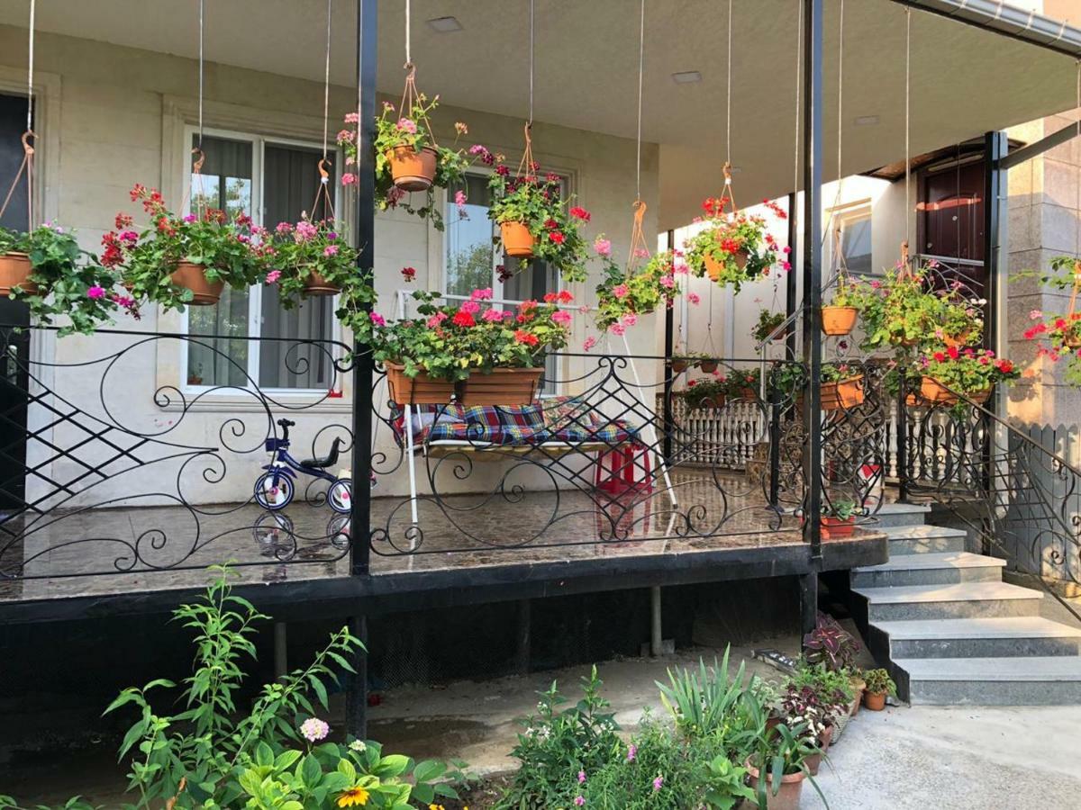 Guest House Tasunia Кутаиси Экстерьер фото
